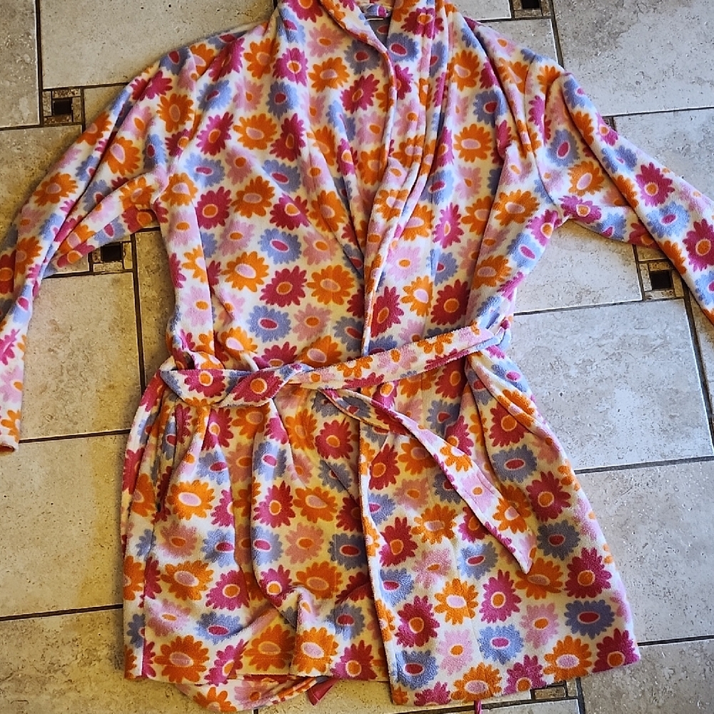 Snoozies! Multi Colored Floral One Size Robe With Belt NWOT